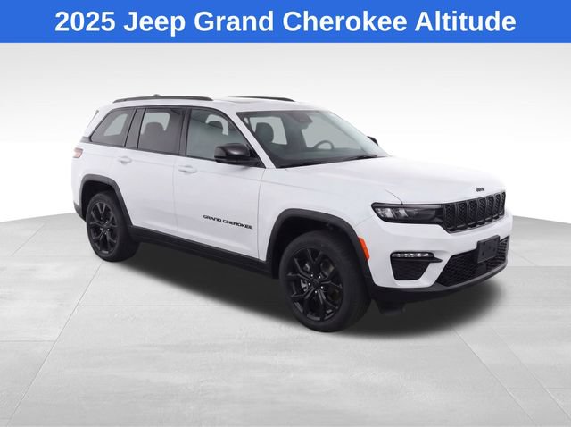 Used 2025 Jeep Grand Cherokee Altitude AWD/4WD image 2
