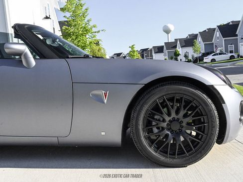 Used 2009 Pontiac Solstice GXP w/ Premium Package RWD image 11