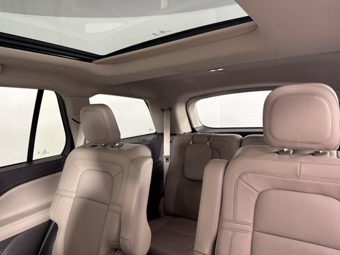 Used 2020 Lincoln Aviator Grand Touring w/ Elements Package Plus AWD/4WD image 29