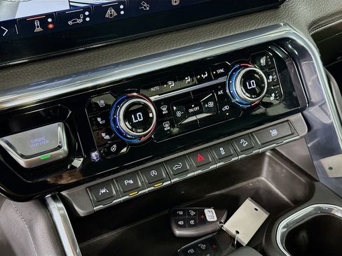 Used 2024 GMC Sierra 1500 Denali image 17