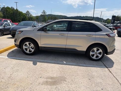 Used 2017 Ford Edge SE FWD image 9