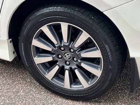 Used 2018 Toyota Sienna Limited Premium w/ Carpet Mat Package image 15