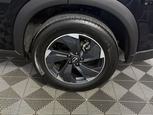 Used 2025 Nissan Rogue SV FWD image 11