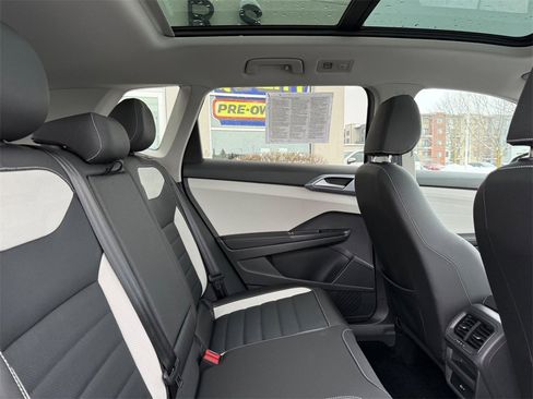 Certified 2025 Volkswagen Taos SEL image 10