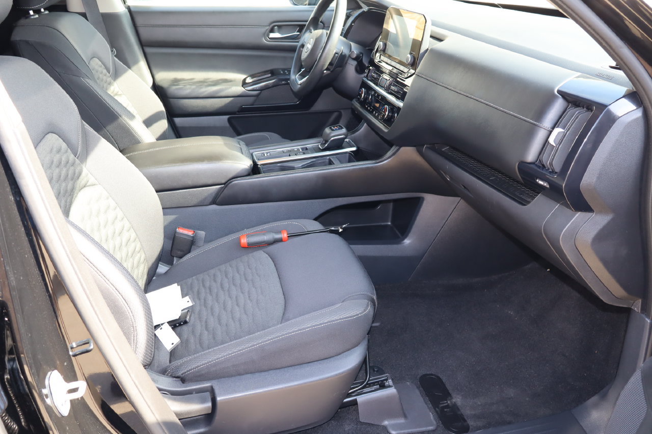 Used 2022 Nissan Pathfinder S FWD image 17