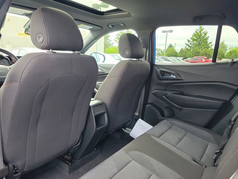Used 2024 Chevrolet Trax RS w/ Sunroof Package FWD image 14