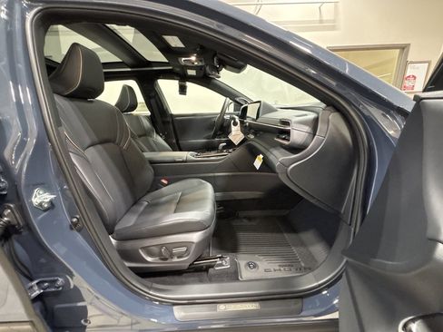 New 2026 Toyota Crown Platinum image 19