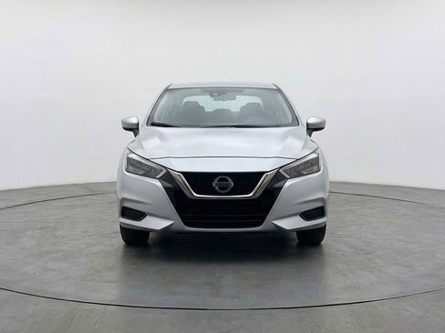 Used 2025 Nissan Versa SV image 2