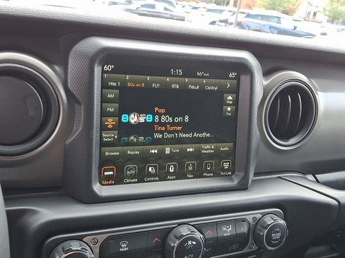 Used 2022 Jeep Wrangler Unlimited Willys image 19