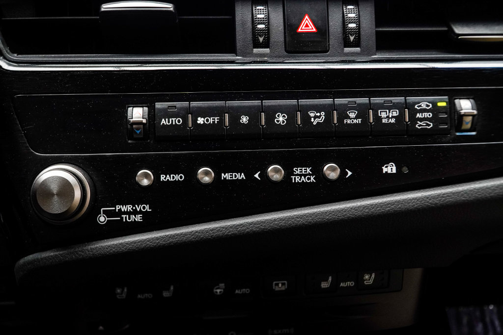 Used 2022 Lexus ES 350 Ultra Luxury w/ Accessory Package 2 FWD image 27