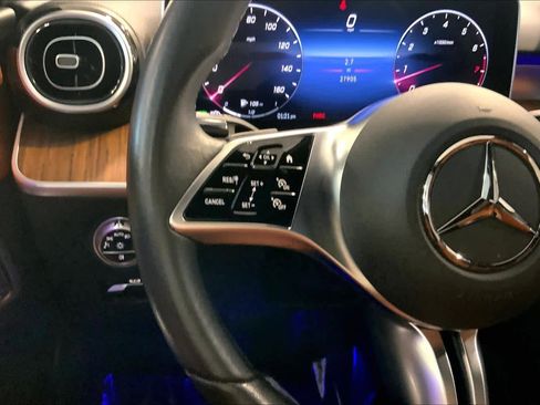 Used 2024 Mercedes-Benz C 300 Sedan w/ Exclusive Trim Package image 21