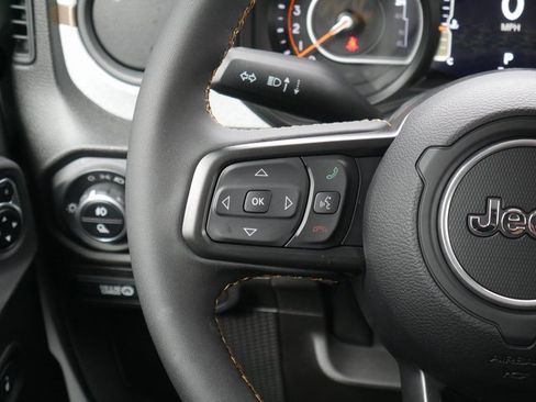 Used 2024 Jeep Gladiator Sport image 19