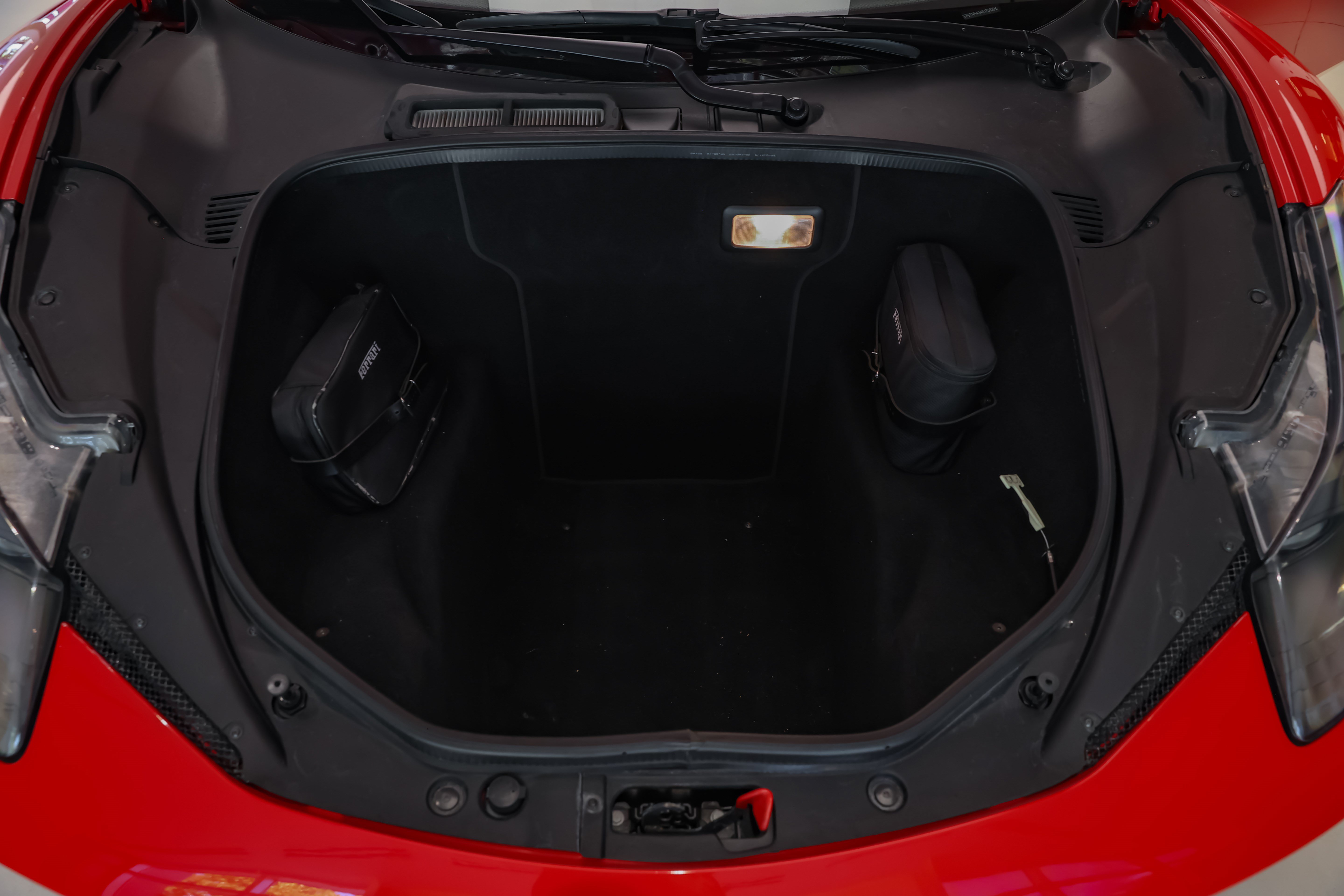 Used 2010 Ferrari 458 Italia Coupe RWD image 34