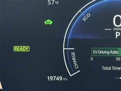 Used 2025 Toyota Camry SE image 16