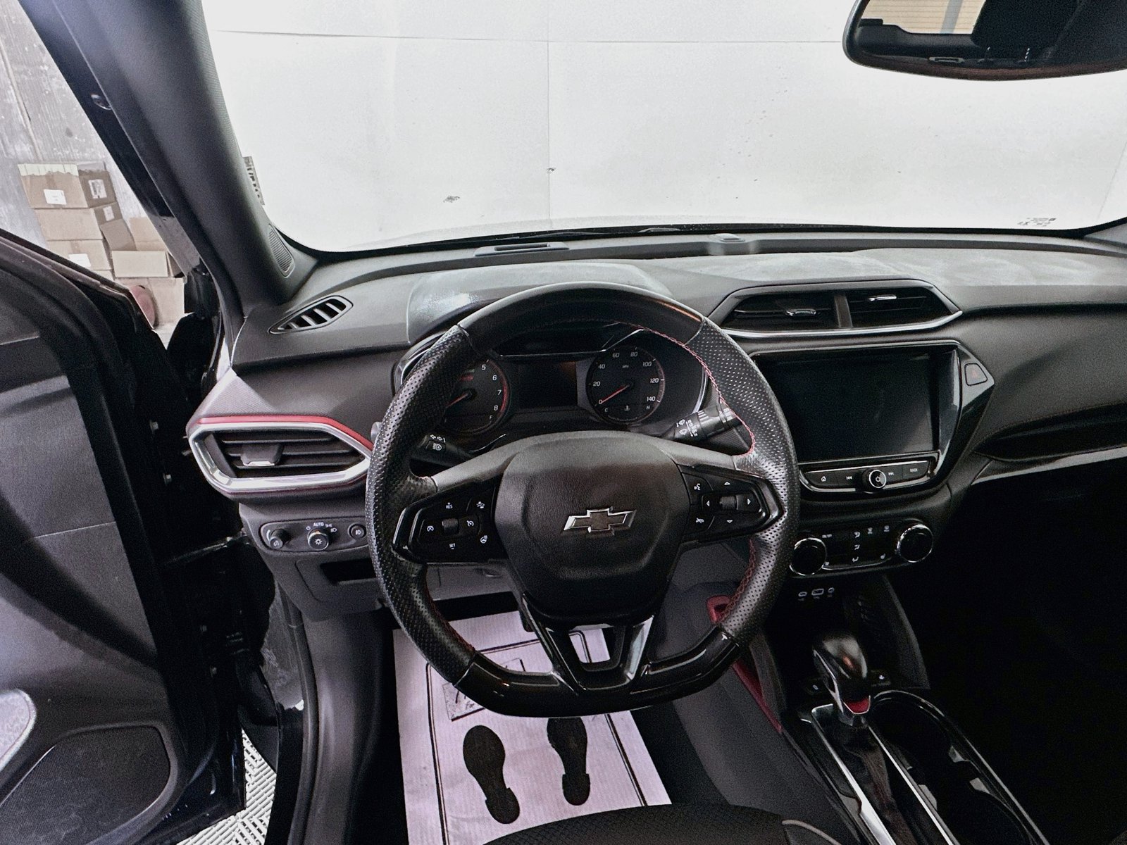Used 2023 Chevrolet TrailBlazer RS w/ Convenience Package FWD image 11