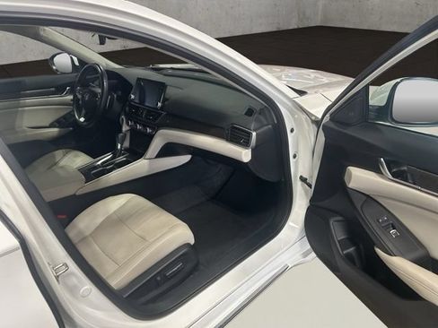 Used 2018 Honda Accord Touring image 16