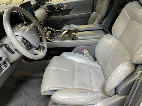 Used 2018 Lincoln Navigator Select w/ Technology Package RWD image 18