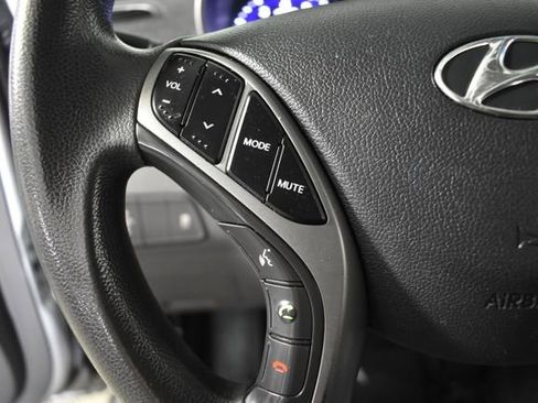 Used 2014 Hyundai Elantra SE w/ Option Group 02 FWD image 15