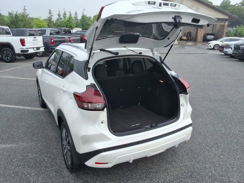 Used 2023 Nissan Kicks SV FWD image 10