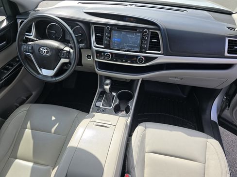 Used 2016 Toyota Highlander XLE image 26
