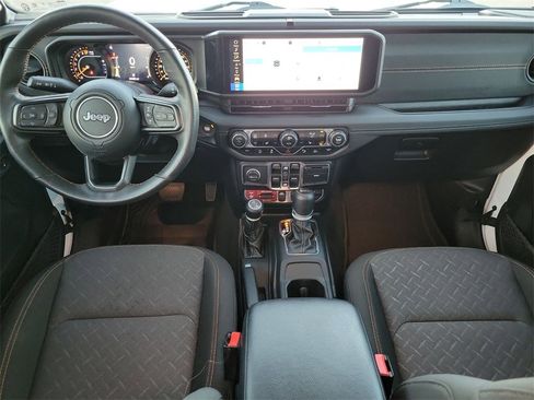 Used 2024 Jeep Gladiator Mojave w/ Technology Group image 14