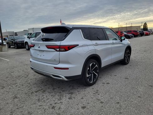 Used 2024 Mitsubishi Outlander SE Black Edition image 13