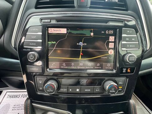 Used 2023 Nissan Maxima SR w/ Sport Mat Group FWD image 17