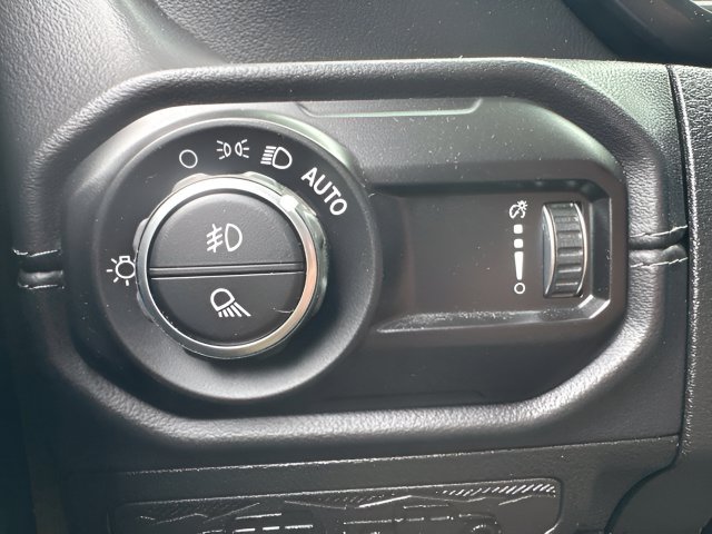 Used 2025 Jeep Gladiator Sport AWD/4WD image 11