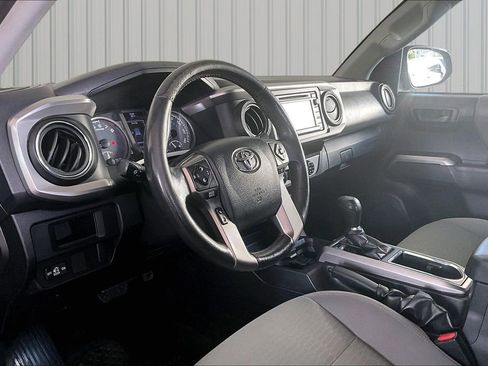 Used 2017 Toyota Tacoma SR5 w/ Tow Package AWD/4WD image 4