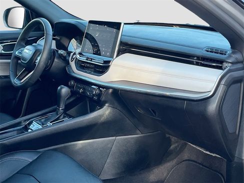 Used 2023 Jeep Compass Limited image 29