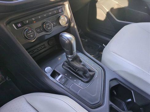 Used 2019 Volkswagen Tiguan SE w/ Panoramic Sunroof Package image 12