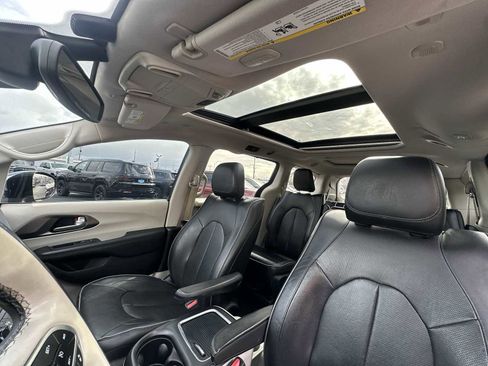 Used 2018 Chrysler Pacifica Limited w/ Advanced Safetytec Group image 16