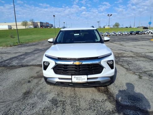 Used 2025 Chevrolet TrailBlazer LT FWD image 2