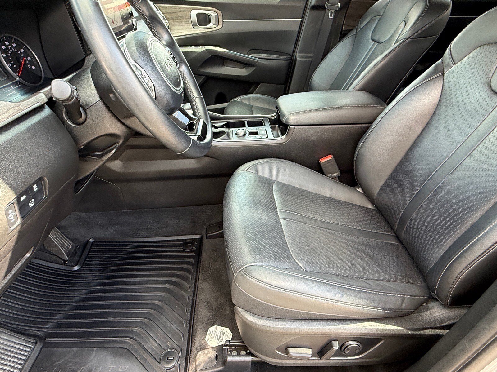 Used 2022 Kia Sorento EX w/ Panoramic Sunroof Package FWD image 13