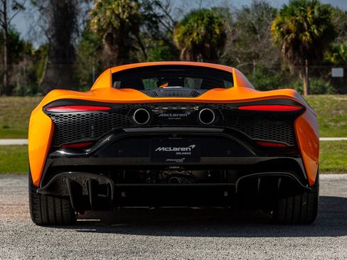 Used 2024 McLaren Artura RWD image 30