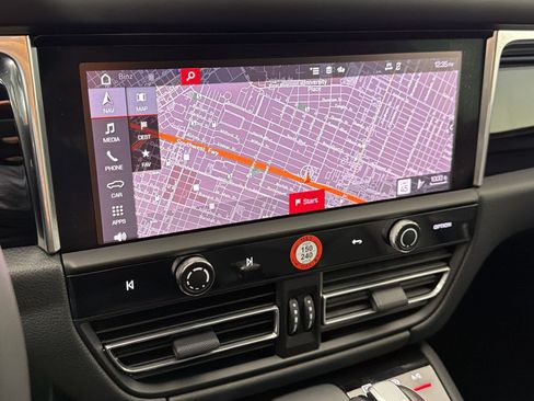 Certified 2026 Porsche Macan AWD/4WD image 24