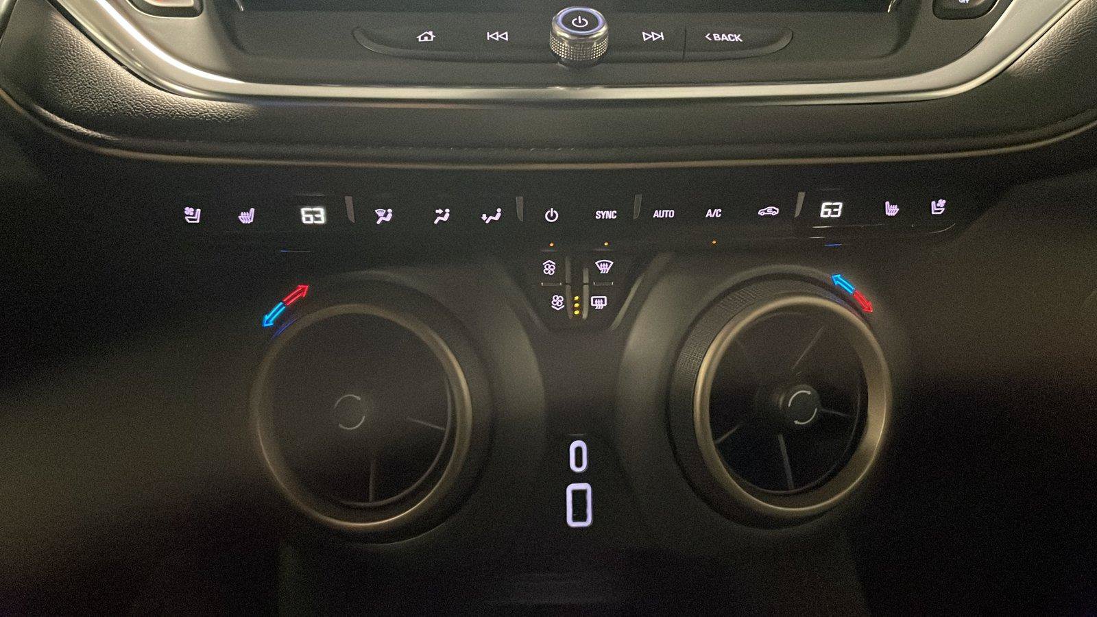 Used 2024 Chevrolet Blazer Premier w/ Enhanced Convenience Package FWD image 18