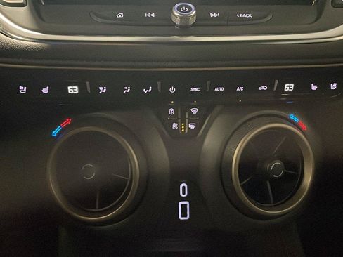 Used 2024 Chevrolet Blazer Premier w/ Enhanced Convenience Package FWD image 18