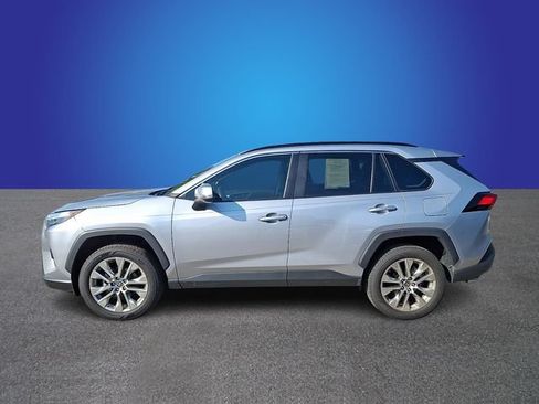 Used 2022 Toyota RAV4 XLE Premium FWD image 5