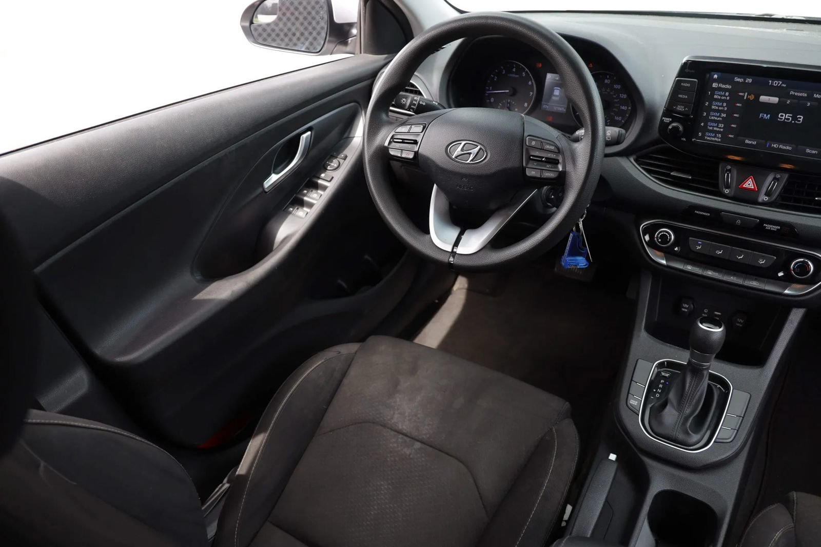 Used 2018 Hyundai Elantra GT FWD image 13