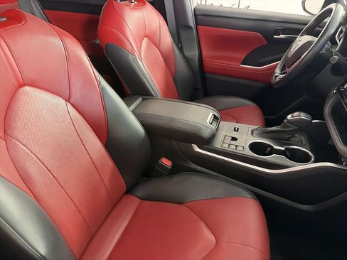 Used 2023 Toyota Highlander XSE FWD image 25