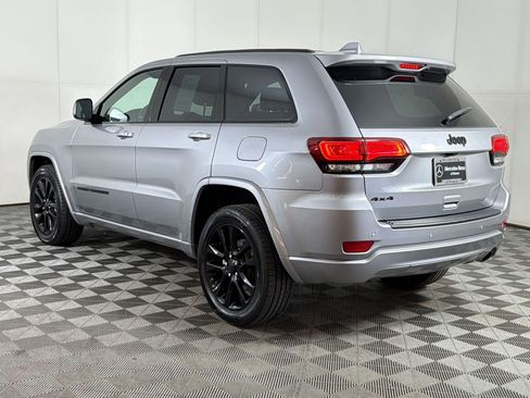 Used 2019 Jeep Grand Cherokee Altitude image 3