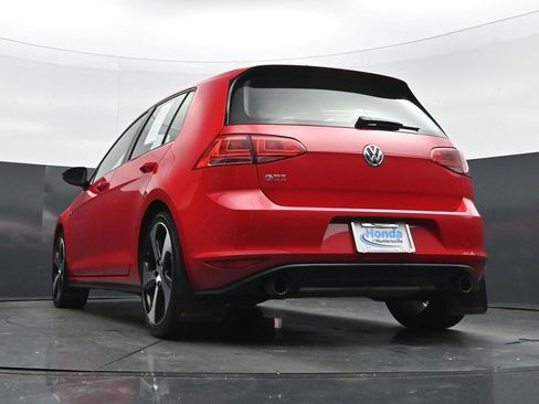 Used 2017 Volkswagen GTI SE FWD image 26