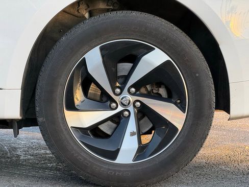 Used 2024 Jaguar F-PACE R-Dynamic S image 3