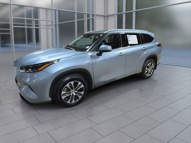 Certified 2022 Toyota Highlander XLE AWD/4WD image 6