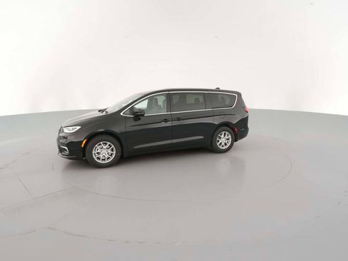 New 2026 Chrysler Pacifica Select image 5