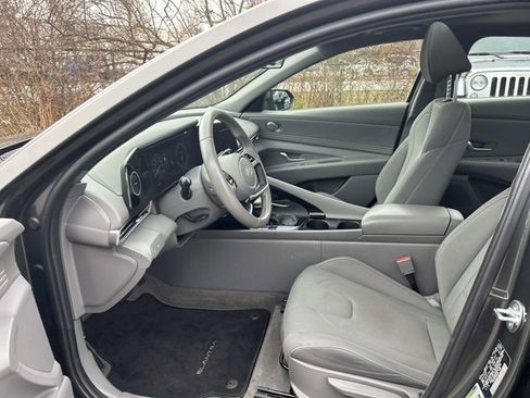 Certified 2024 Hyundai Elantra SEL w/ Convenience Package image 9