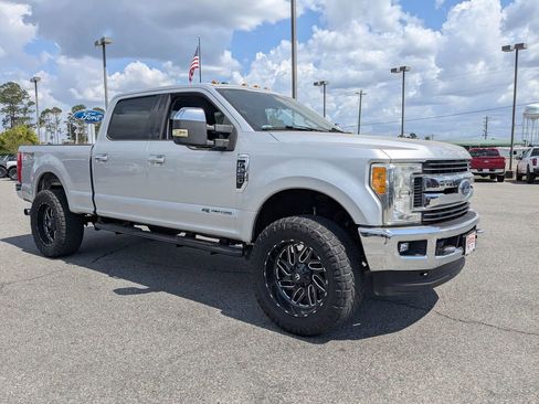 Used 2017 Ford F250 XLT w/ XLT Premium Package image 2