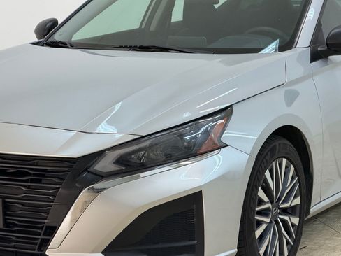 Used 2025 Nissan Altima 2.5 SV FWD image 12