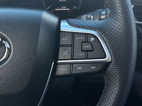 Used 2026 Toyota Sienna Limited FWD image 25
